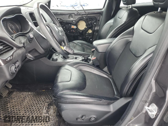 2019 Jeep Cherokee Latitude Plus с VIN 1C4PJMLB7KD141336, выставлен на аукционе Copart как лот 44799615 с пробегом 204 326 миль миль и Списание • Salvage title. История ставок и продаж доступна на DreamBid. Изображение 7.