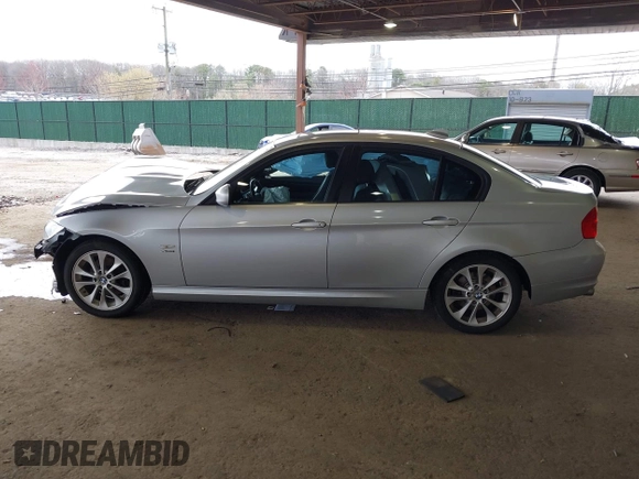 2011 BMW 3 Series 328i xDrive z VIN WBAPK7C55BA819217, wystawiony jako IAAI lot #41994555 z przebiegiem 204 559 mil mil oraz . Historia ofert i sprzedaży dostępna na DreamBid. Obrazek 15.