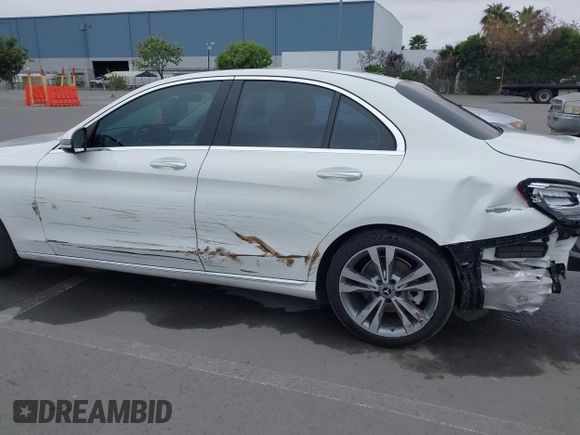 2019 Mercedes-Benz C 300 с VIN 55SWF8DB7KU299640, выставлен на аукционе IAAI как лот 41929870 с пробегом 61 130 миль миль и . История ставок и продаж доступна на DreamBid. Изображение 6.