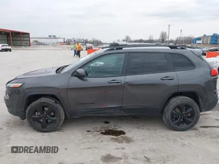 2016 Jeep Cherokee Latitude z VIN 1C4PJMCB9GW152673, wystawiony jako IAAI lot #41704412 z przebiegiem 140 559 mil mil oraz . Historia ofert i sprzedaży dostępna na DreamBid. Obrazek 14.