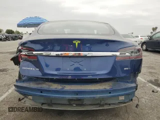 2017 Tesla Model S 100D z VIN 5YJSA1E20HF192300, wystawiony jako Copart lot #52931815 z przebiegiem 93 916 mil mil oraz Szkoda całkowita • Salvage title. Historia ofert i sprzedaży dostępna na DreamBid. Obrazek 6.