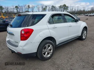 2011 Chevrolet Equinox LS with VIN 2GNALBEC2B1172040, listed as a IAAI auction lot 42059522 with 999,999 mi miles. Bid and sale history available at carsss.com. Image 4.