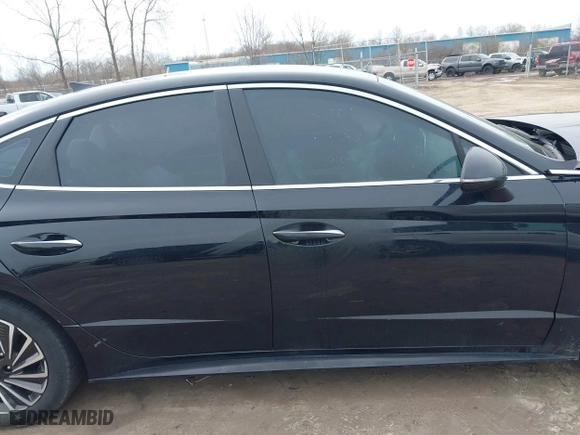 2022 Hyundai Sonata Hybrid SEL with VIN KMHL34JJ6NA050692, listed as a IAAI auction lot 42004770 with 62,514 mi miles. Bid and sale history available at carsss.com. Image 12.