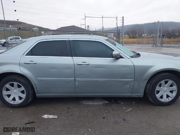 2005 Chrysler 300 with VIN 2C3AA53G65H663507, listed as a IAAI auction lot 41087795 with NaN miles. Bid and sale history available at carsss.com. Image 13.