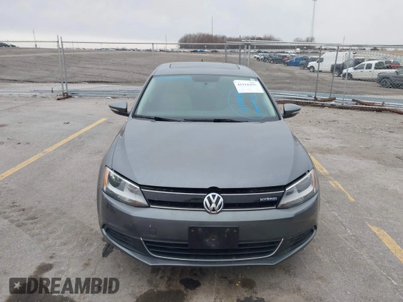 2013 Volkswagen Jetta Sedan Hybrid SE with VIN 3VW637AJ0DM228954, listed as a IAAI auction lot 41918495 with 138,232 mi miles. Bid and sale history available at carsss.com. Image 6.