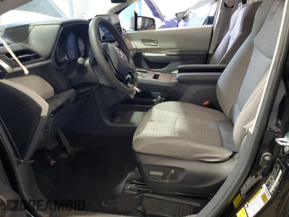 2024 Toyota Sienna LE z VIN 5TDKRKEC8RS190346, wystawiony jako Copart lot #54243385 z przebiegiem 18 942 mil mil oraz Szkoda całkowita • Salvage title. Historia ofert i sprzedaży dostępna na DreamBid. Obrazek 7.