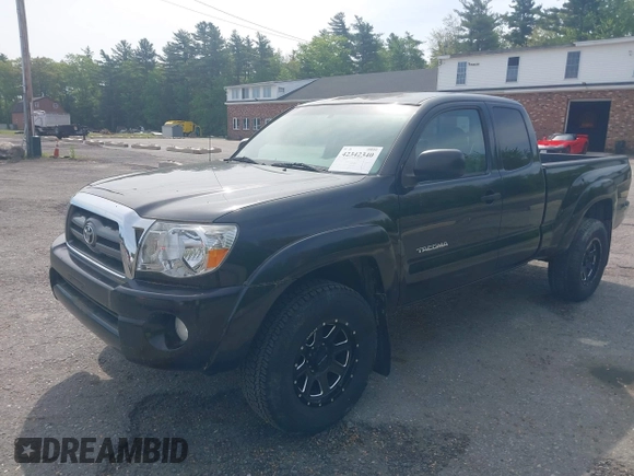 2010 Toyota Tacoma z VIN 5TEUU4EN4AZ743120, wystawiony jako IAAI lot #42342340 z przebiegiem 121 546 mil mil oraz . Historia ofert i sprzedaży dostępna na DreamBid. Obrazek 2.
