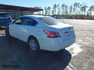 2015 Nissan Altima 2.5 with VIN 1N4AL3AP5FN879361, listed as a IAAI auction lot 41840092 with 205,415 mi miles. Bid and sale history available at carsss.com. Image 3.