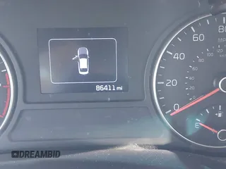 2018 Kia Optima LX z VIN 5XXGT4L35JG265371, wystawiony jako IAAI lot #42494354 z przebiegiem 86 411 mil mil oraz . Historia ofert i sprzedaży dostępna na DreamBid. Obrazek 16.