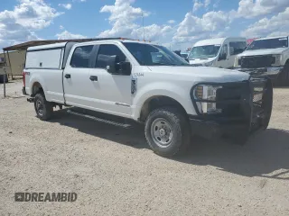 2018 Ford F-250 XL z VIN 1FT7W2BTXJEC94835, wystawiony jako Copart lot #56362375 z przebiegiem 141 628 mil mil oraz Czysty tytuł • Clean title. Historia ofert i sprzedaży dostępna na DreamBid. Obrazek 4.