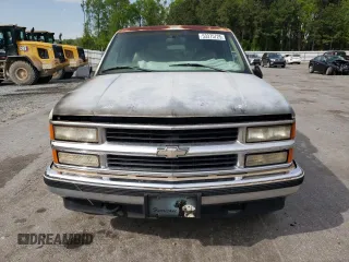 1998 Chevrolet Tahoe z VIN 1GNEK13R7WJ348565, wystawiony jako Copart lot #53375725 z przebiegiem 176 919 mil mil oraz Szkoda całkowita • Salvage title. Historia ofert i sprzedaży dostępna na DreamBid. Obrazek 5.