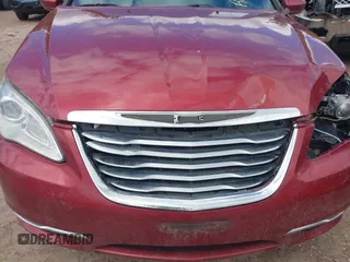 2011 Chrysler 200 Touring z VIN 1C3BC1FB4BN569474, wystawiony jako IAAI lot #42329937 z przebiegiem 160 695 mil mil oraz . Historia ofert i sprzedaży dostępna na DreamBid. Obrazek 6.