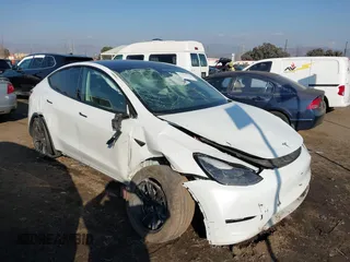2024 Tesla Model Y Long Range with VIN 7SAYGDEE0RF209847, listed as a IAAI auction lot 41447620 with 7,646 mi miles and . Bid and sale history available at DreamBid. Image 6.