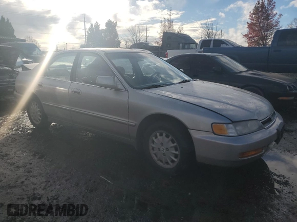 1996 Honda Accord EX with VIN 1HGCD5655TA161445, listed as a Copart auction lot 82195004 with 192,130 mi miles and Salvage Title. Bid and sale history available at DreamBid. Image 4.