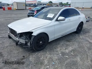 2016 Mercedes-Benz C 300 z VIN 55SWF4JB3GU163946, wystawiony jako IAAI lot #42364271 z przebiegiem 135 157 mil mil oraz . Historia ofert i sprzedaży dostępna na DreamBid. Obrazek 18.