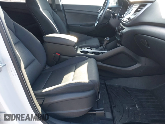 2017 Hyundai Tucson Value z VIN KM8J33A28HU533047, wystawiony jako IAAI lot #41853087 z przebiegiem 74 238 mil mil oraz . Historia ofert i sprzedaży dostępna na DreamBid. Obrazek 5.