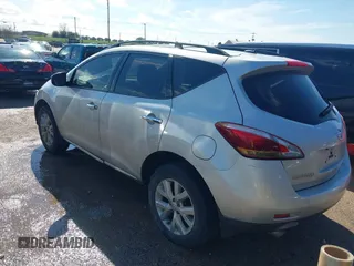 2013 Nissan Murano SL z VIN JN8AZ1MU5DW205852, wystawiony jako IAAI lot #41465599 z przebiegiem 149 015 mil mil oraz . Historia ofert i sprzedaży dostępna na DreamBid. Obrazek 3.