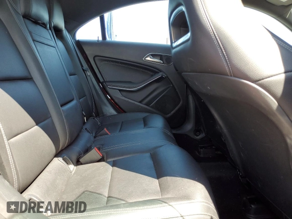 2019 Mercedes-Benz CLA 250 z VIN WDDSJ4EB7KN725677, wystawiony jako Copart lot #52457985 z przebiegiem 62 553 mil mil oraz Szkoda całkowita • Salvage title. Historia ofert i sprzedaży dostępna na DreamBid. Obrazek 10.