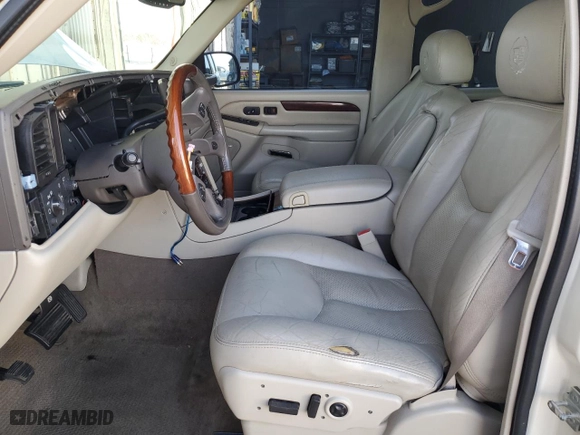 2005 Cadillac Escalade with VIN 1GYEC63N25R273154, listed as a Copart auction lot 45037765 with 0 mi miles and Non Repairable. Bid and sale history available at carsss.com. Image 7.