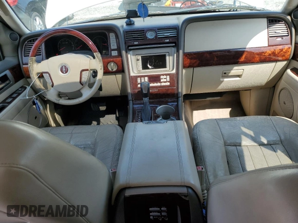 2004 Lincoln Navigator Luxury z VIN 5LMFU28R14LJ44019, wystawiony jako Copart lot #59219265 z przebiegiem 214 150 mil mil oraz Czysty tytuł • Clean title. Historia ofert i sprzedaży dostępna na DreamBid. Obrazek 8.