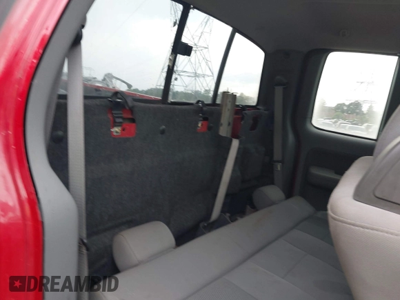 2005 Ford F-150 XLT z VIN 1FTPX145X5FA63049, wystawiony jako IAAI lot #42632000 z przebiegiem 106 348 mil mil oraz . Historia ofert i sprzedaży dostępna na DreamBid. Obrazek 8.