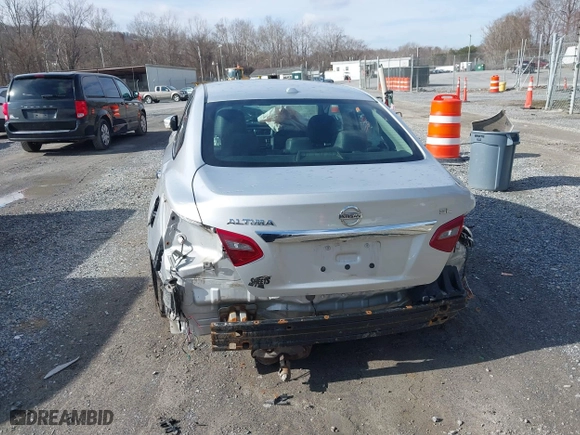 2018 Nissan Altima 2.5 SV with VIN 1N4AL3AP4JC167847, listed as a IAAI auction lot 41522367 with 129,215 mi miles. Bid and sale history available at carsss.com. Image 16.