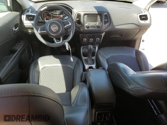 2018 Jeep Compass Latitude z VIN 3C4NJCBB8JT495295, wystawiony jako Copart lot #61054315 z przebiegiem 50 324 mil mil oraz Szkoda całkowita • Salvage title. Historia ofert i sprzedaży dostępna na DreamBid. Obrazek 8.