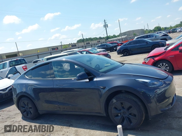 2024 Tesla Model Y with VIN 7SAYGDED9RA321373, listed as a IAAI auction lot 42228491 with 6,452 mi miles and . Bid and sale history available at DreamBid. Image 12.