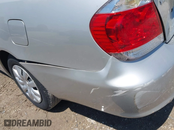 2006 Toyota Camry STD z VIN 4T1BE32K46U725379, wystawiony jako IAAI lot #42247594 z przebiegiem 83 586 mil mil oraz . Historia ofert i sprzedaży dostępna na DreamBid. Obrazek 14.
