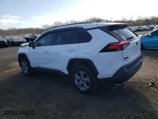 2022 Toyota RAV4 XLE with VIN 2T3P1RFV2NC274355, listed as a Copart auction lot 43070195 with 43,054 mi miles and Salvage Title. Bid and sale history available at carsss.com. Image 2.