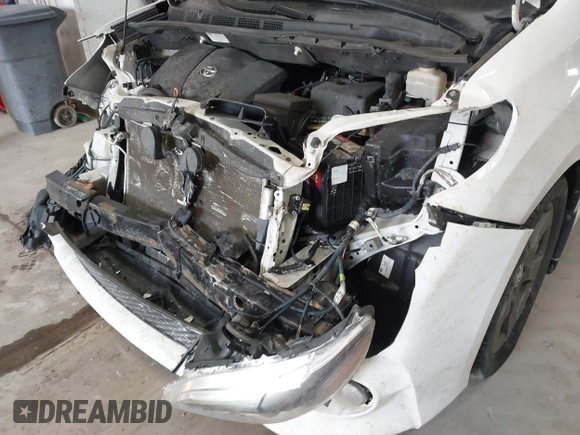 2017 Toyota Sienna SE with VIN 5TDXZ3DCXHS875329, listed as a IAAI auction lot 41650353 with Not provided miles and . Bid and sale history available at DreamBid. Image 6.