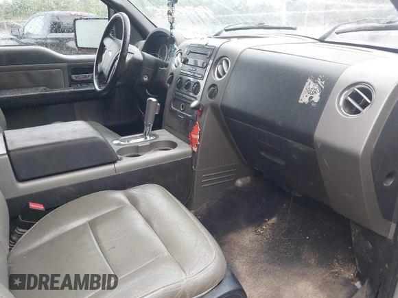 2006 Ford F-150 XLT с VIN 1FTPX04576KA89613, выставлен на аукционе IAAI как лот 42710155 с пробегом Не указан миль и . История ставок и продаж доступна на DreamBid. Изображение 5.