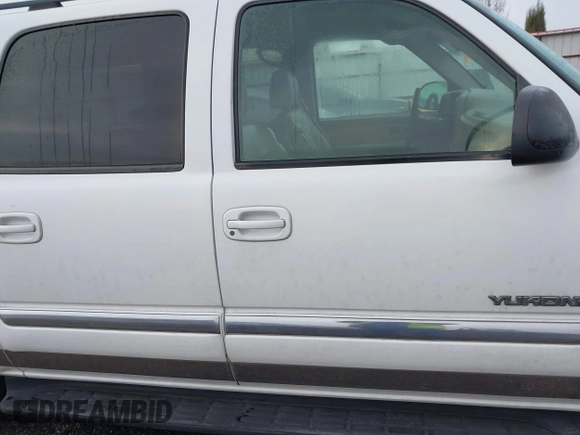 2002 GMC Yukon XL SLT with VIN 1GKFK16ZX2J259905, listed as a IAAI auction lot 41071675 with 326,370 mi miles. Bid and sale history available at carsss.com. Image 13.