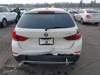 2015 BMW X1 xDrive28i z VIN WBAVL1C54FVY38101, wystawiony jako IAAI lot #41344120 z przebiegiem 130 000 mil mil oraz . Historia ofert i sprzedaży dostępna na DreamBid. Obrazek 6.