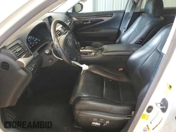 2013 Lexus LS 460 с VIN JTHCL5EFXD5017765, выставлен на аукционе Copart как лот 55400615 с пробегом 144 164 миль миль и Списание • Salvage title. История ставок и продаж доступна на DreamBid. Изображение 7.