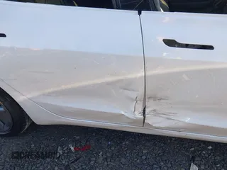 2023 Tesla Model 3 z VIN 5YJ3E1EA0PF611244, wystawiony jako IAAI lot #41455102 z przebiegiem 21 867 mil mil oraz . Historia ofert i sprzedaży dostępna na DreamBid. Obrazek 6.