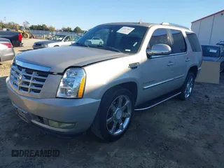 2008 Cadillac Escalade with VIN 1GYEC63808R179529, listed as a IAAI auction lot 41217012 with 244,299 mi miles. Bid and sale history available at carsss.com. Image 2.