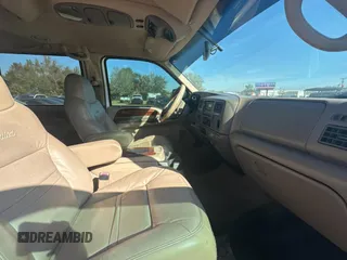 2001 Ford Excursion Limited z VIN 1FMSU43F41EA61436, wystawiony jako Copart lot #43797905 z przebiegiem 381 029 mil mil oraz Szkoda całkowita • Salvage title. Historia ofert i sprzedaży dostępna na DreamBid. Obrazek 5.