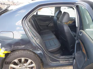 2010 Volkswagen Jetta Limited Edition with VIN 3VWRX7AJ9AM018530, listed as a IAAI auction lot 42389950 with 218,071 mi miles and . Bid and sale history available at DreamBid. Image 8.