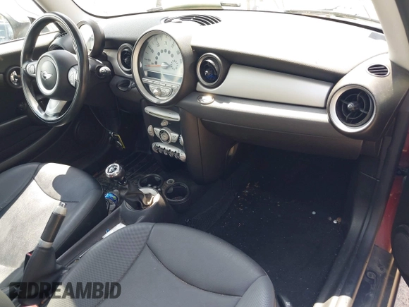 2008 MINI Hardtop with VIN WMWMF33508TU65961, listed as a IAAI auction lot 42156834 with 175,183 mi miles and . Bid and sale history available at DreamBid. Image 5.
