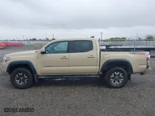2020 Toyota Tacoma 4WD SR5 with VIN 3TMCZ5AN0LM340440, listed as a IAAI auction lot 41576373 with 98,843 mi miles. Bid and sale history available at carsss.com. Image 14.