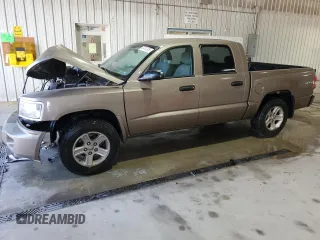 2010 Dodge Dakota Bighorn/Lonestar z VIN 1D7CW3GK2AS105977, wystawiony jako Copart lot #57417375 z przebiegiem 104 203 mil mil oraz Szkoda całkowita • Salvage title. Historia ofert i sprzedaży dostępna na DreamBid. Obrazek 1.