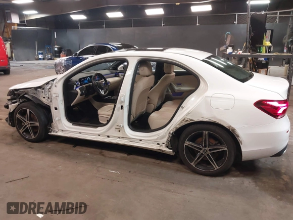 2021 Mercedes-Benz A 220 z VIN W1K3G4FB4MJ305001, wystawiony jako IAAI lot #41755631 z przebiegiem 74 322 mil mil oraz . Historia ofert i sprzedaży dostępna na DreamBid. Obrazek 15.