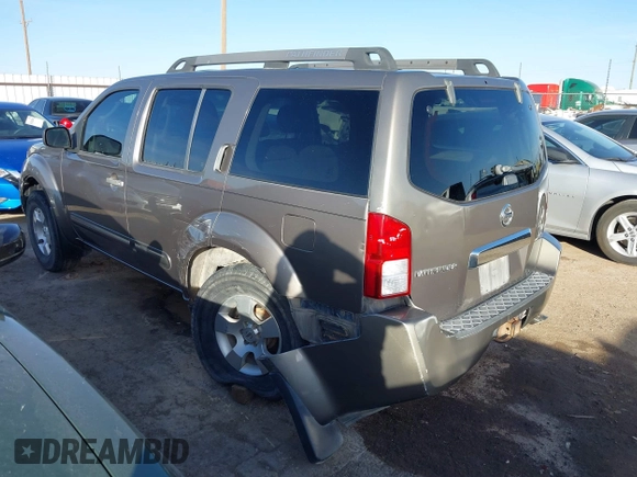 2006 Nissan Pathfinder SE z VIN 5N1AR18U36C684150, wystawiony jako IAAI lot #41201933 z przebiegiem 146 494 mil mil oraz . Historia ofert i sprzedaży dostępna na DreamBid. Obrazek 3.