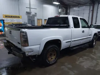 2000 GMC Sierra 2500 SLE z VIN 1GTGK29U5YZ195420, wystawiony jako IAAI lot #41440301 z przebiegiem 212 149 mil mil oraz . Historia ofert i sprzedaży dostępna na DreamBid. Obrazek 4.