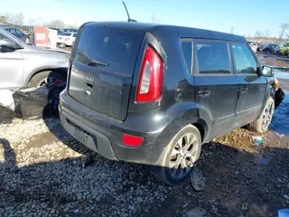 2013 Kia Soul ! with VIN KNDJT2A6XD7539247, listed as a IAAI auction lot 41452416 with 378,887 mi miles. Bid and sale history available at carsss.com. Image 4.