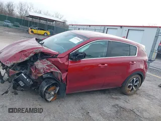 2020 Kia Sportage LX z VIN KNDPMCAC0L7697209, wystawiony jako IAAI lot #41795208 z przebiegiem 129 188 mil mil oraz . Historia ofert i sprzedaży dostępna na DreamBid. Obrazek 14.