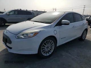 2015 Ford Focus Electric z VIN 1FADP3R43FL204874, wystawiony jako Copart lot #57968814 z przebiegiem 104 590 mil mil oraz Tytuł czysty. Historia ofert i sprzedaży dostępna na DreamBid. Obrazek 1.