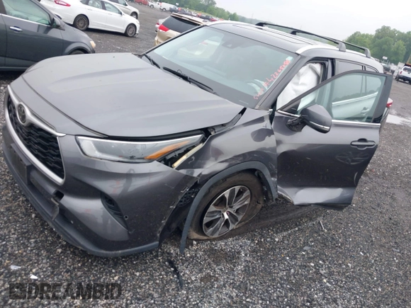 2021 Toyota Highlander XLE with VIN 5TDGZRBH3MS077976, listed as a IAAI auction lot 42265085 with 60,828 mi miles and . Bid and sale history available at DreamBid. Image 18.