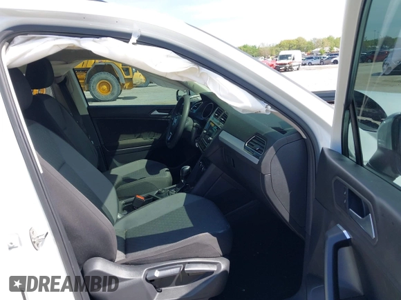 2019 Volkswagen Tiguan S with VIN 3VV0B7AX0KM027036, listed as a IAAI auction lot 42202681 with 75,192 mi miles and . Bid and sale history available at DreamBid. Image 5.